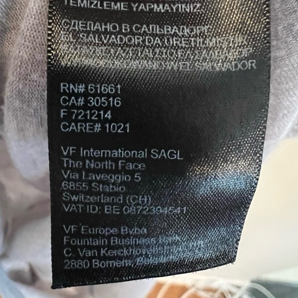 The North Face Women's Gray Short Sleeve Shirt
Size XSmall - Picture 8 of 9